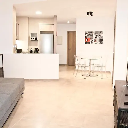 Urban Manesa Center With Private Patio *