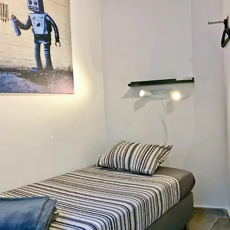 Urban Manesa Center With Private Patio *