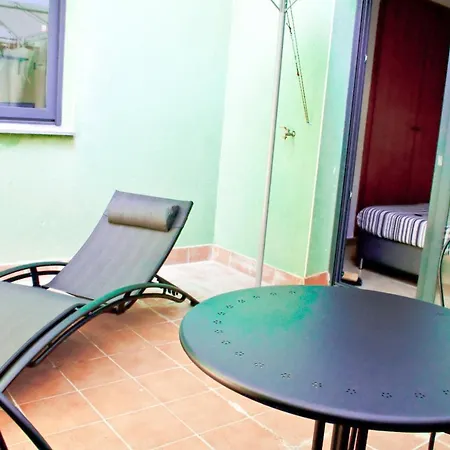 Apartment Urban Manesa Center With Private Patio
